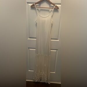 Pre0owned Monoreno Women's Elegant Cream Maxi Dress with Lace Hem- Small